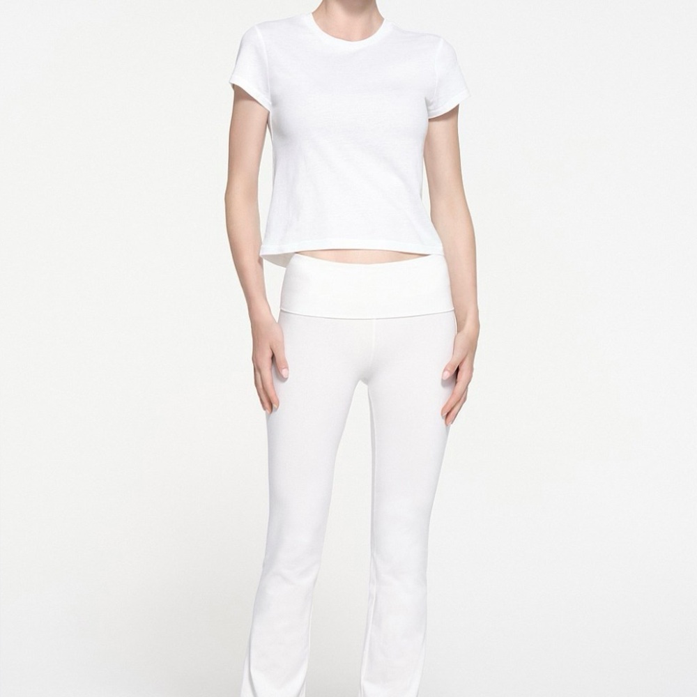 SKIMS NWT Relaxed Fit Shrunken Tee White